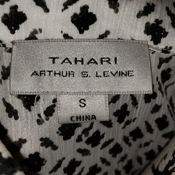 Tahari sleeveless shell top, size small - Picture 4 of 4